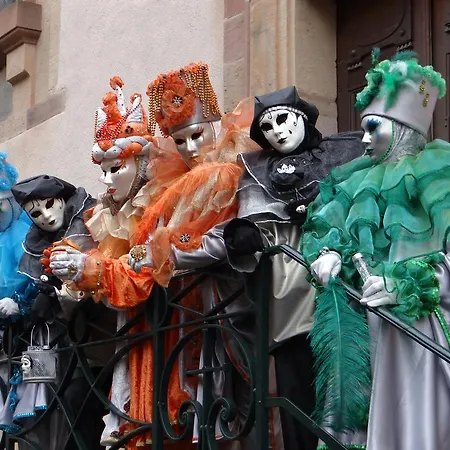 Aux Oiseaux De Passage アパート